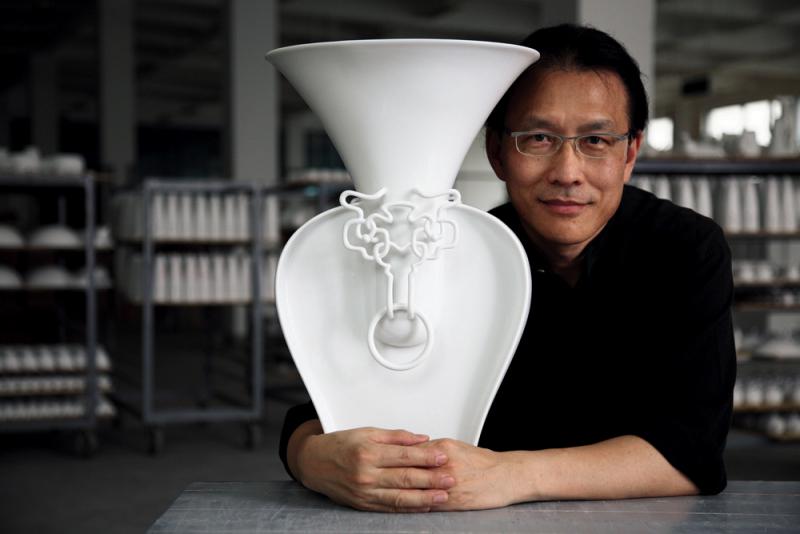 王侠军“转型”瓷器首办个展