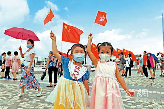 政界人士:近年中央“组合拳”出手 确保“爱国者治港”