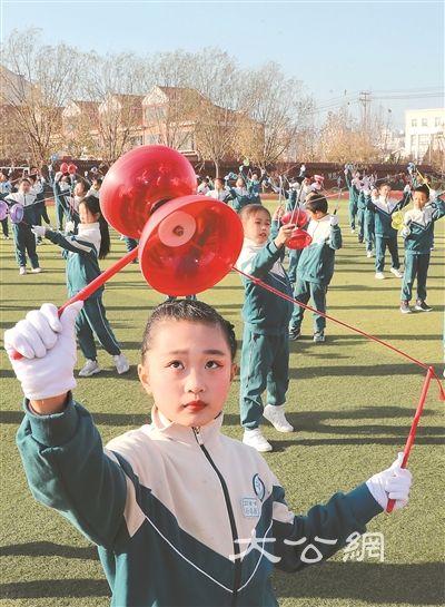 空竹“抖”进校园