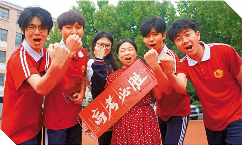 今年高考作文题 紧扣时代脉搏与成长