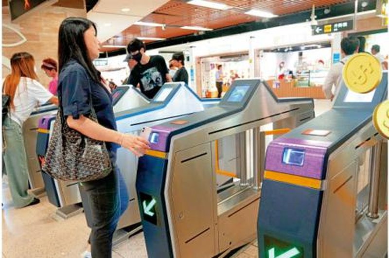 香港庆祝回归29周年 逾千食肆商户推优惠 电车免费搭