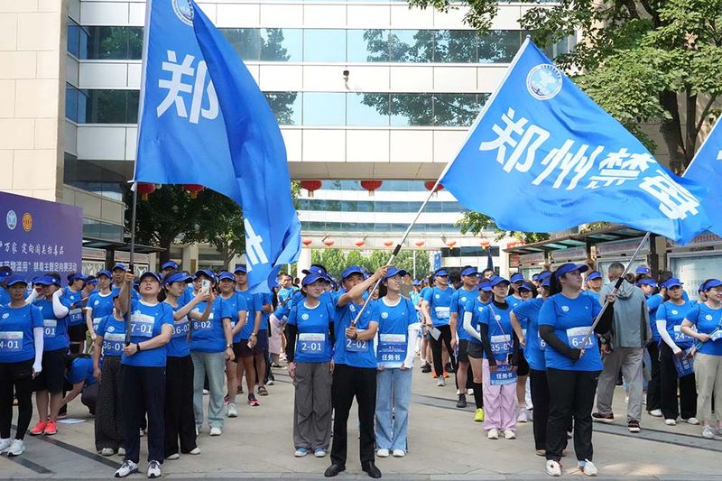 郑州举办禁毒定向赛 100支队伍选手在玩乐中学习禁毒知识