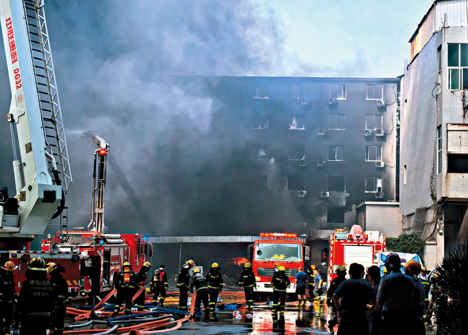 福建泉州晋江市一鞋厂火灾事故 造成重大人员伤亡