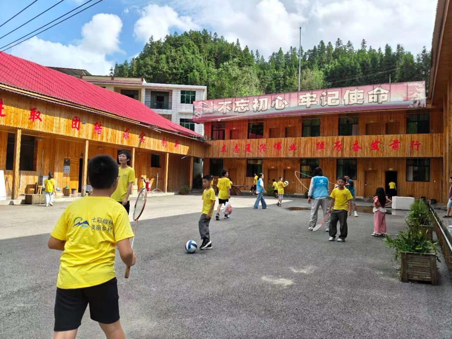 湖南洞口椒林村：五載“特殊夏令營”編織留守兒童“夢與遠方”